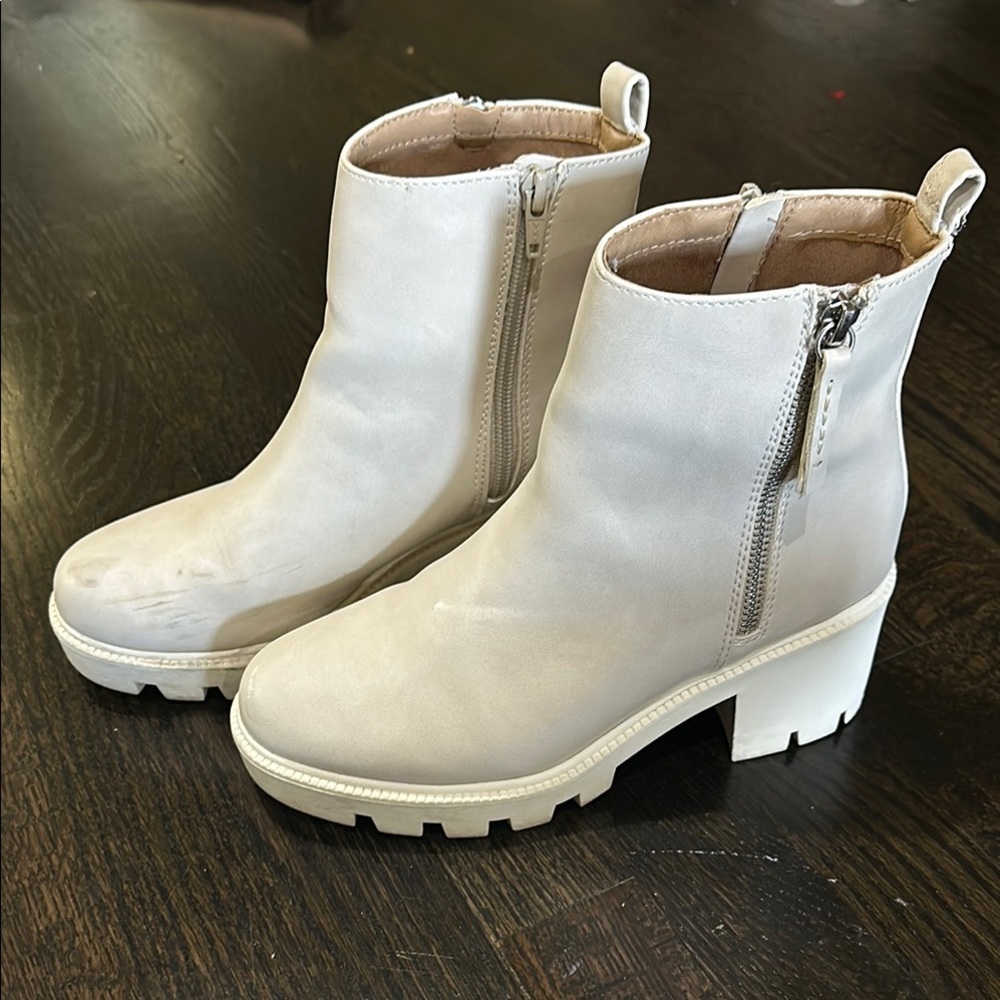 DV Dolce Vita Women's Off White Ankle Boots Nicola 7 GUC
